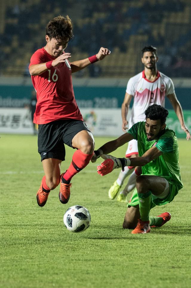 每体：法兰克福球迷有1000人无门票想混进场，被安保当时驱离（每体：千名法兰克福球迷无票试图闯入，遭安保当场劝离）